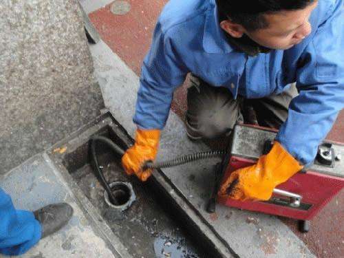 南吕镇疏通下水道