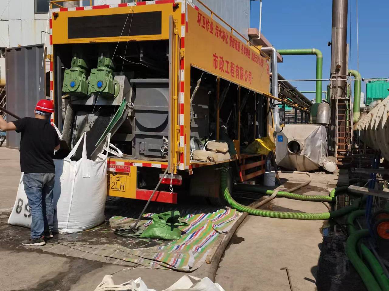 南吕镇淤泥压干处理