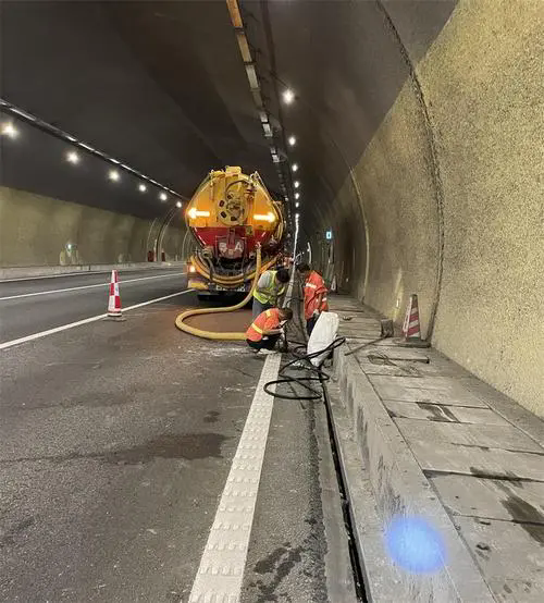 南吕镇隧道排水渠清淤